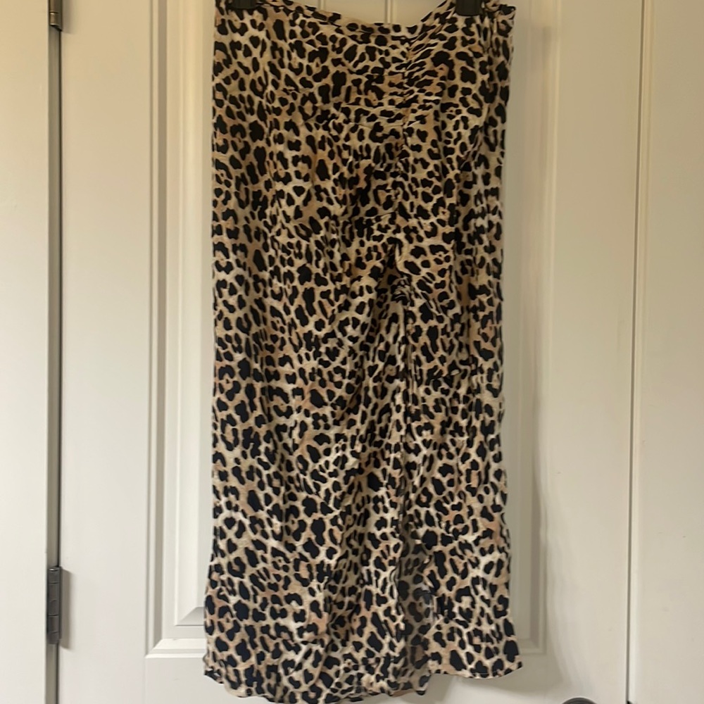 🐆 cheetah print upper tigh slit skirt